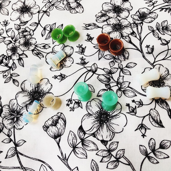 Ear Gauges/Plugs/Spacers Bundle with Opalites - Picture 3 of 6